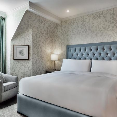 Chateau Vaudreuil Luaran gambar A bedroom at the London West Hollywood
