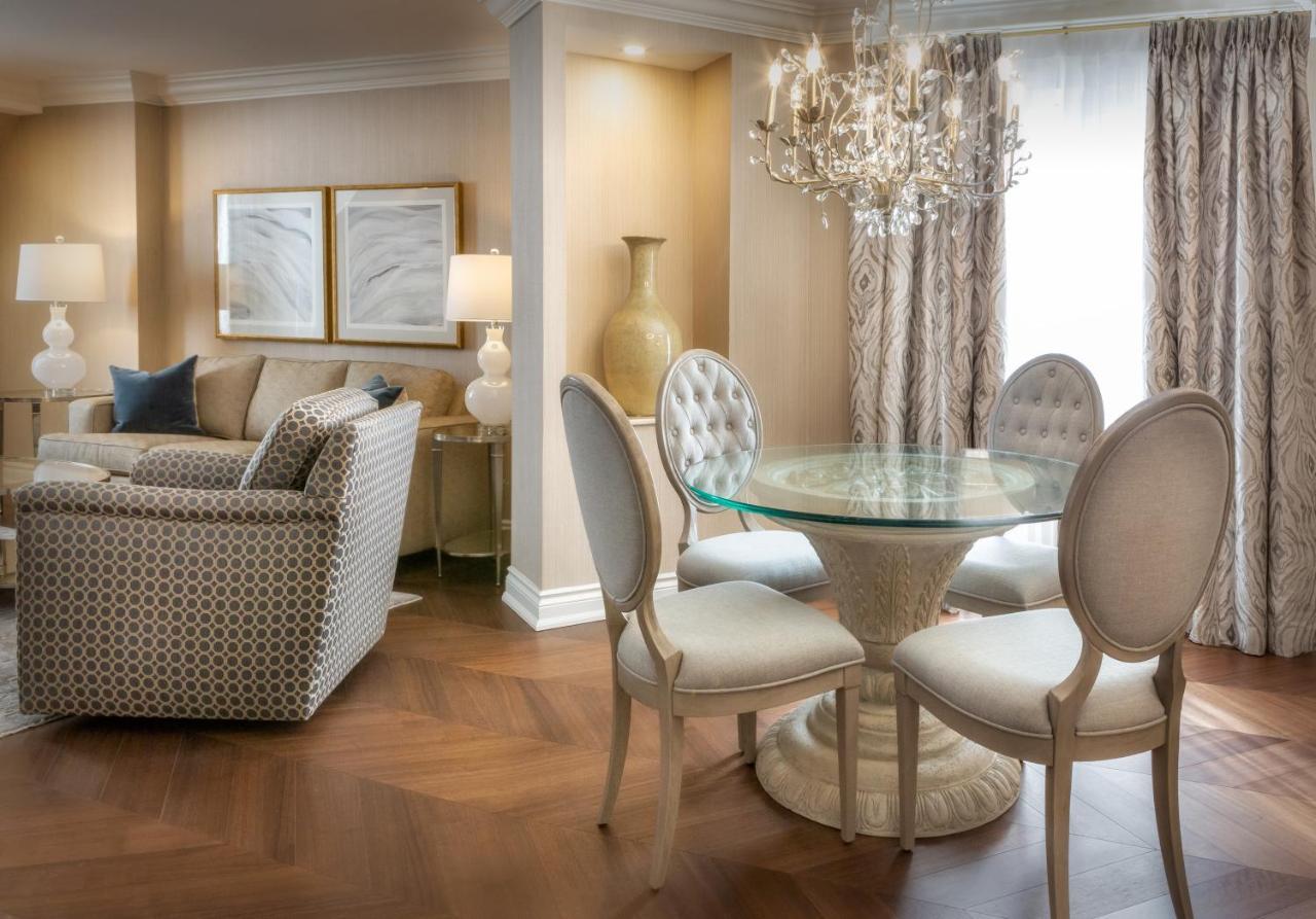 Chateau Vaudreuil Luaran gambar A living room at The Ritz-Carlton, Chicago