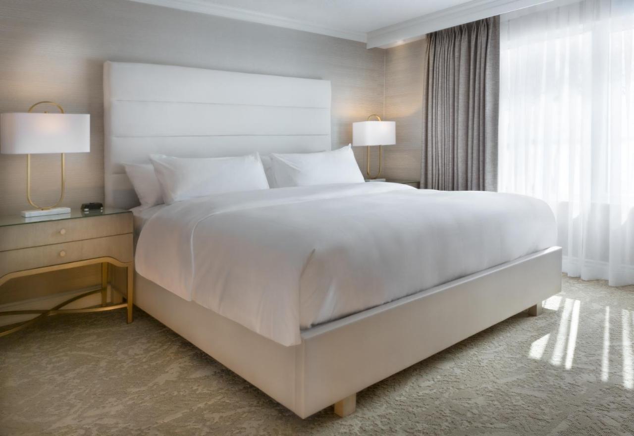 Chateau Vaudreuil Luaran gambar A bed