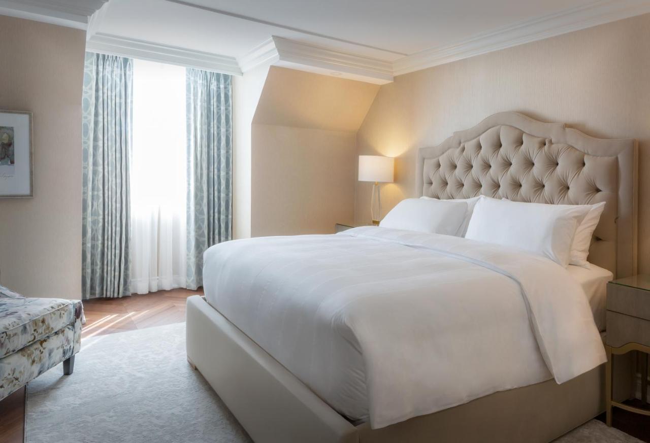 Chateau Vaudreuil Luaran gambar A bedroom at the hotel