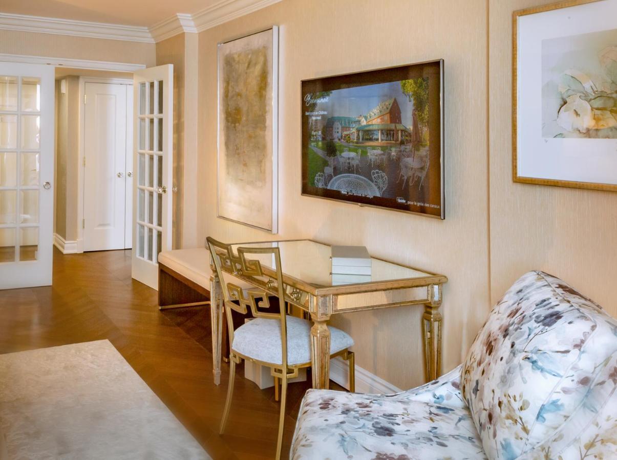 Chateau Vaudreuil Luaran gambar A suite at the Waldorf Astoria Chicago