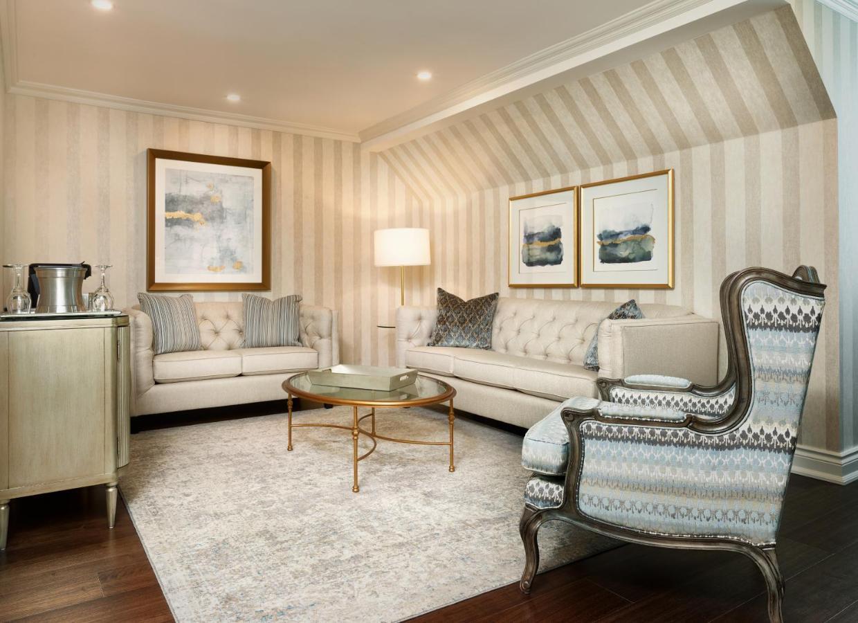 Chateau Vaudreuil Luaran gambar A suite at the Ritz-Carlton, Boston