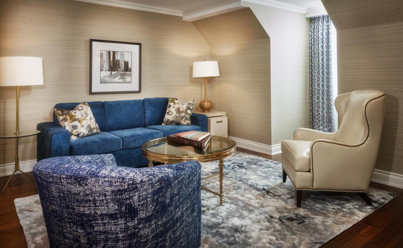 Chateau Vaudreuil Luaran gambar A living room at the Ritz-Carlton, Boston