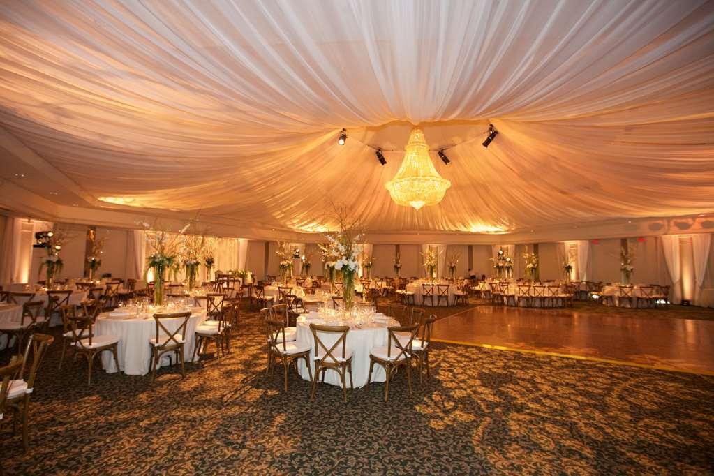 Chateau Vaudreuil Luaran gambar The tent at the Ritz-Carlton, Laguna Niguel