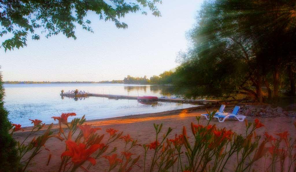 Chateau Vaudreuil Luaran gambar Sunset at Lake Nokomis