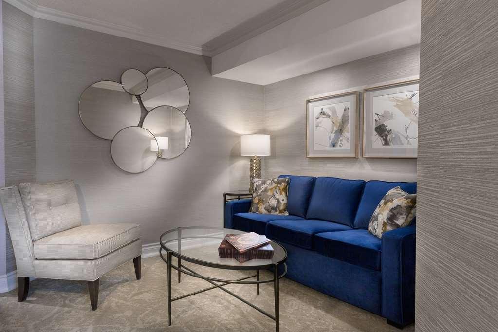 Chateau Vaudreuil Bilik gambar A living room at The Carlyle