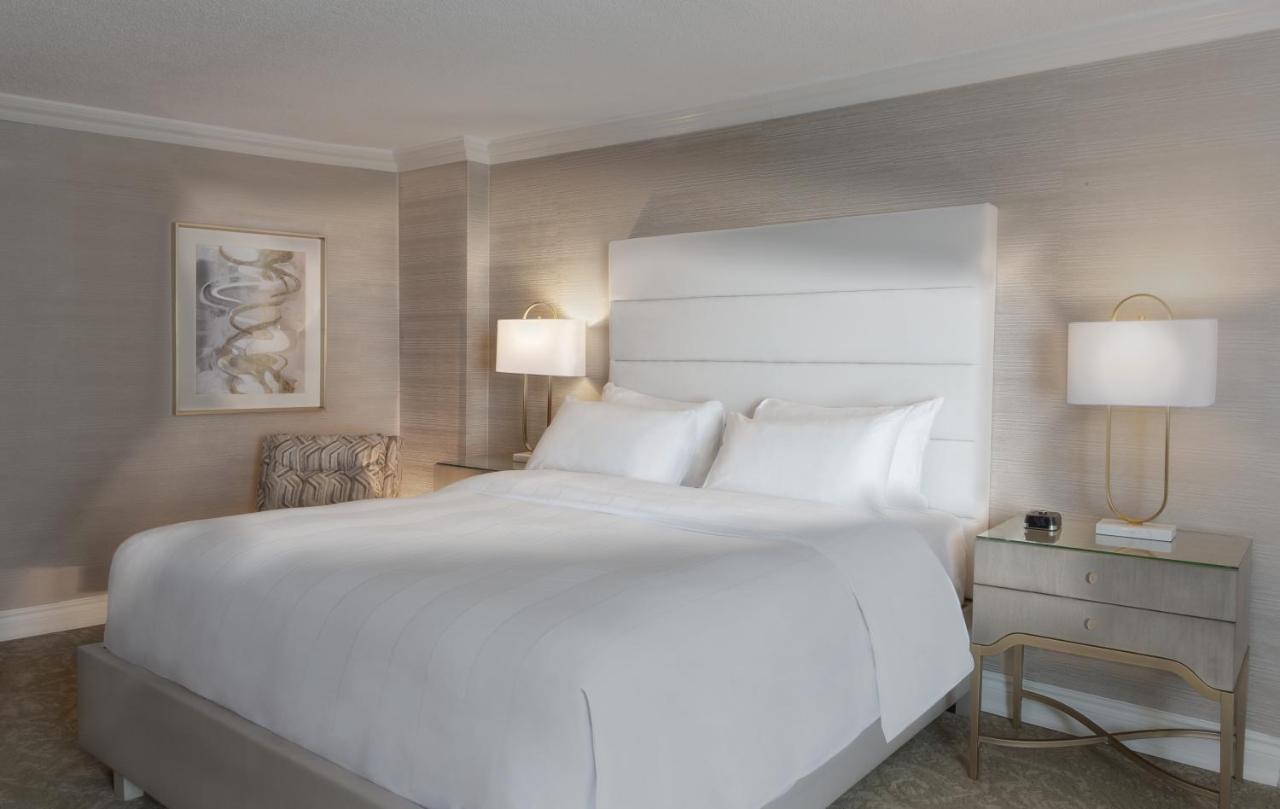 Chateau Vaudreuil Luaran gambar A bedroom at The Ritz-Carlton, Boston