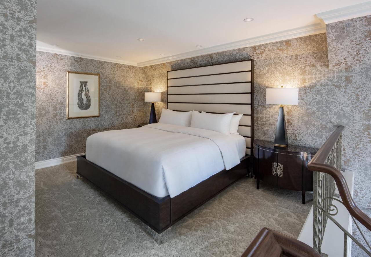 Chateau Vaudreuil Luaran gambar A bedroom at the Four Seasons Hotel