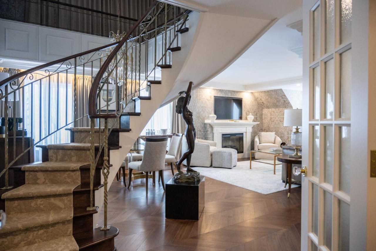 Chateau Vaudreuil Luaran gambar Interior of a penthouse apartment