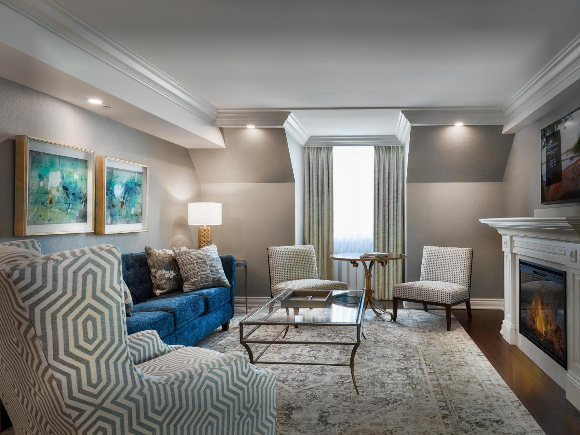 Chateau Vaudreuil Luaran gambar A living room at the hotel