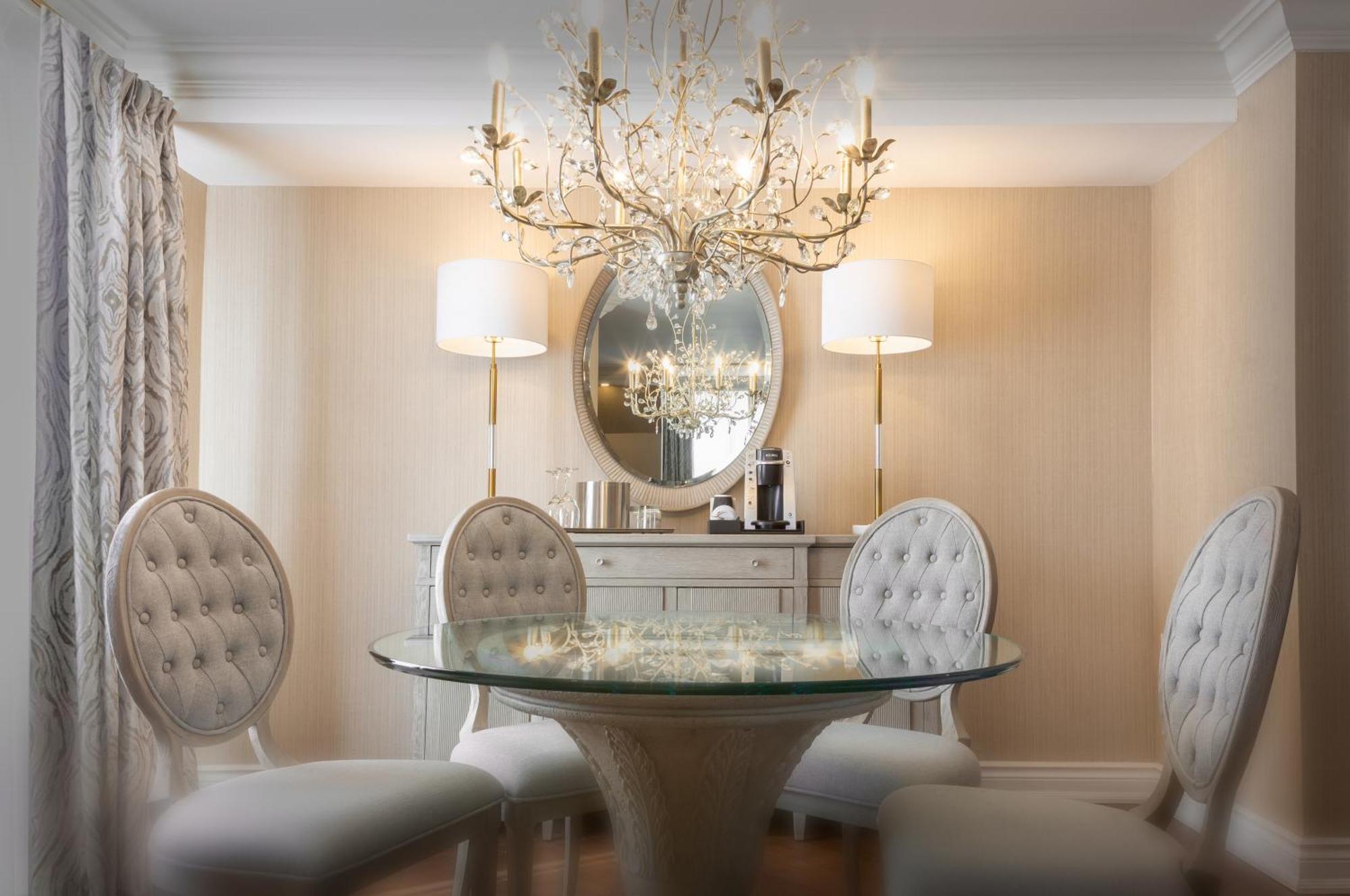 Chateau Vaudreuil Luaran gambar A dining room