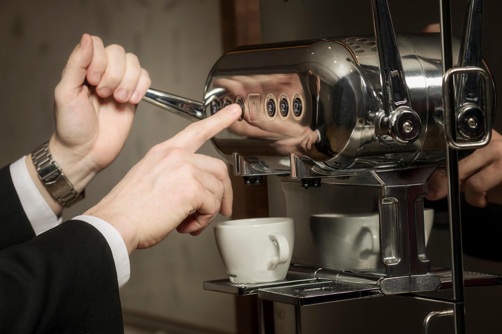 Chateau Vaudreuil Luaran gambar Espresso machine